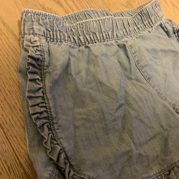 Ruffled denim shorts - Picture 2 of 4
